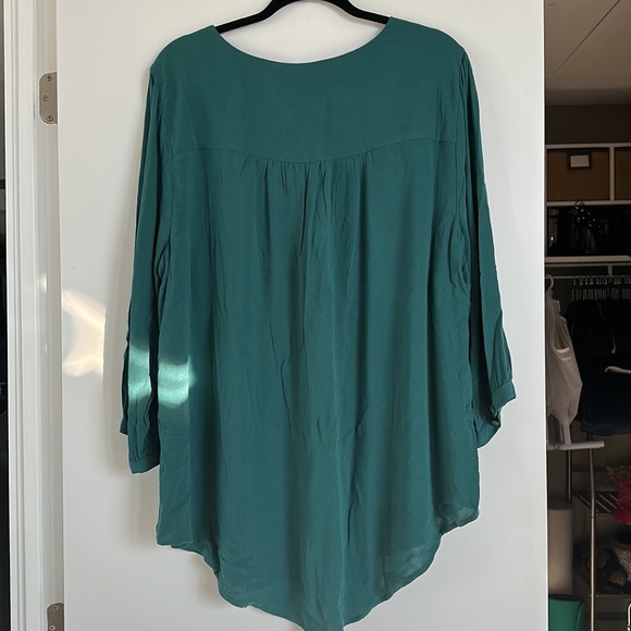 New Unworn with Tags - Torrid Crepe Chain Blouse - Picture 7 of 10